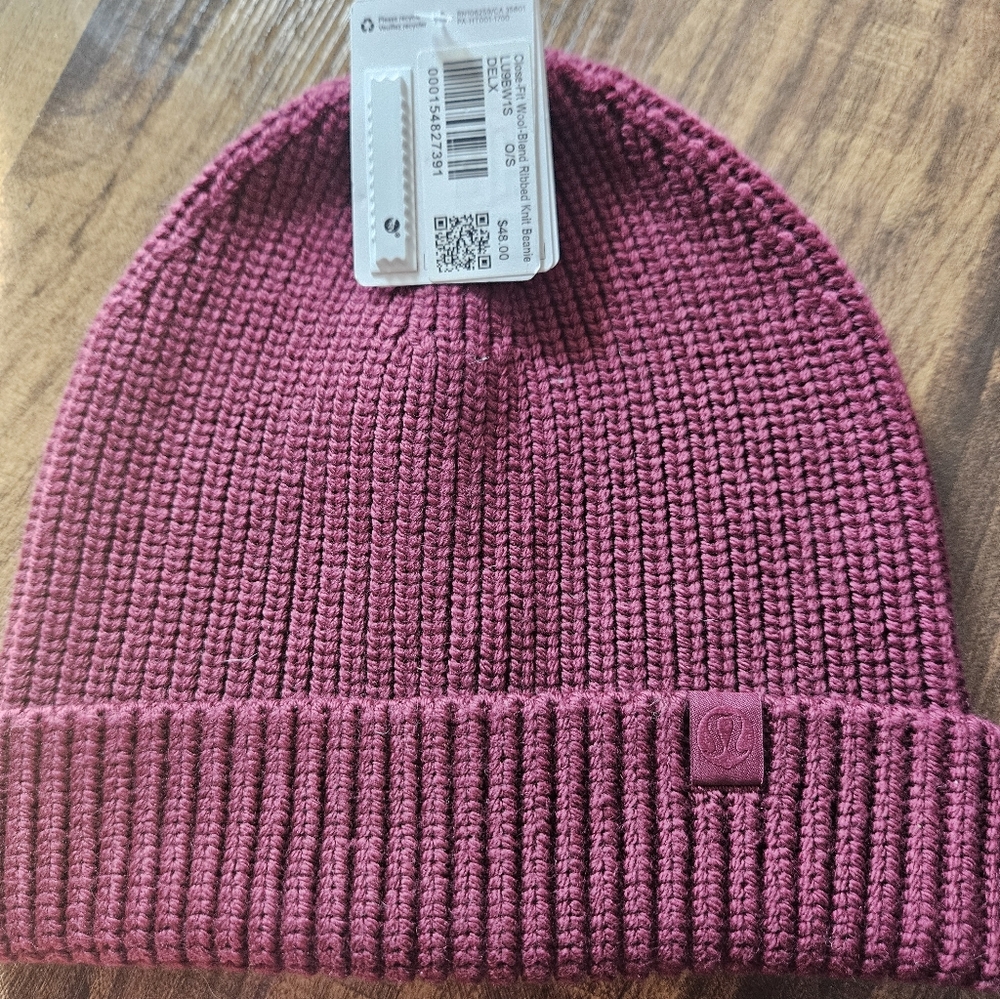 Lululemon Close Fit Beanie O/S Burgundy Wool-Blend Ribbed Knit Hat